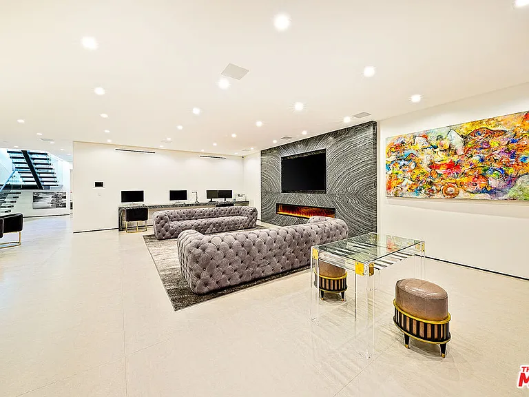 128 N Laurel Ave — Photo 50