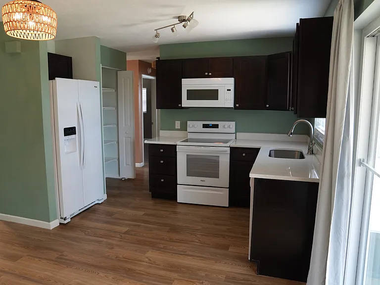 2269 Whitewood Ave — Photo 4
