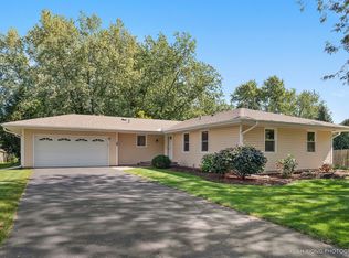 5 Bridgeport Ln, Geneva, IL 60134