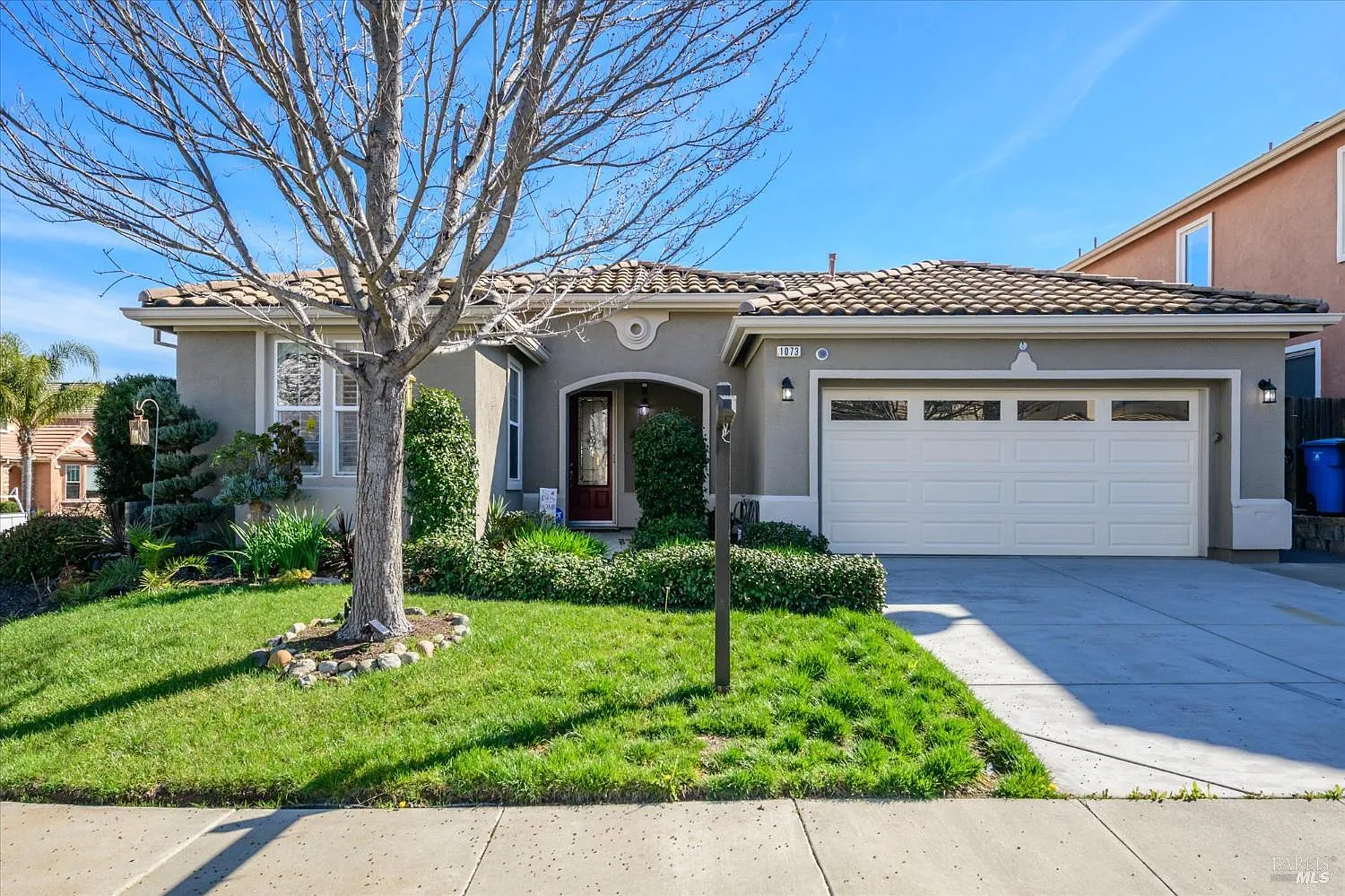 1073 Villaggio Circle photo 1
