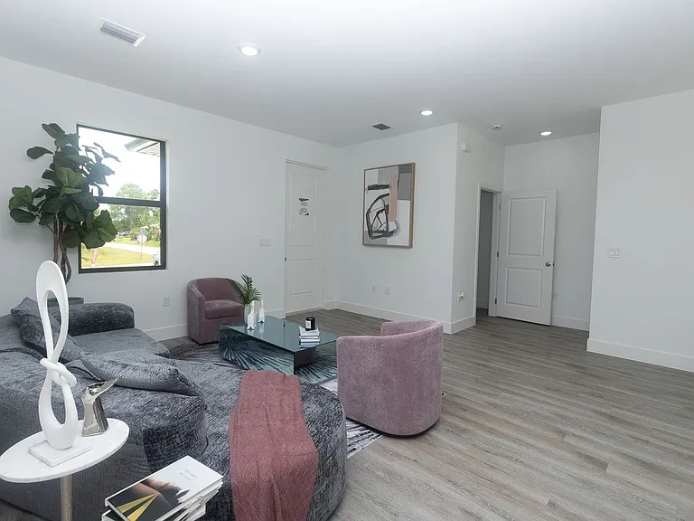 1121 Deauville St E — Photo 39