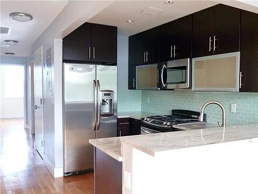 Rented by R New York | media 7