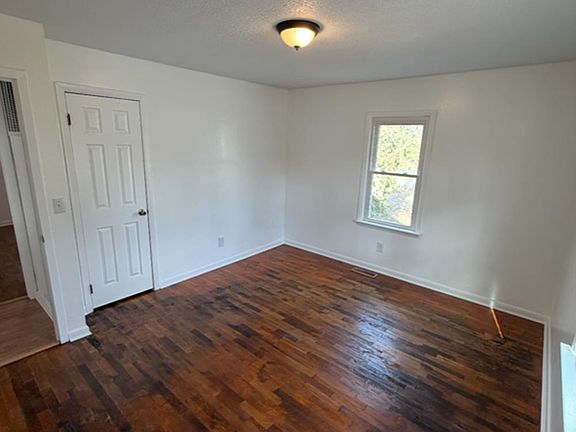 5th image of 833 Cedar St