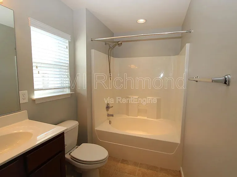 637 Abbey Village Cir — Photo 14
