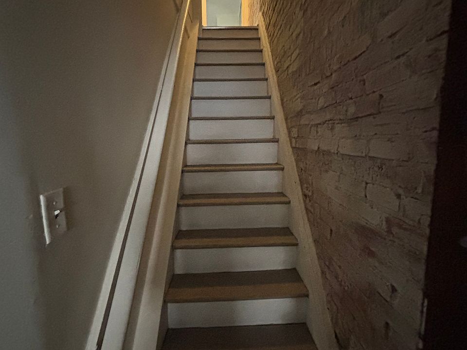 1st image of 1520 N Van Buren St #2