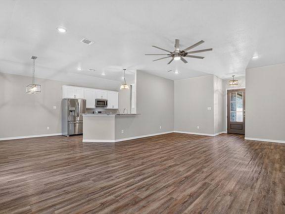 3rd image of 2706 San Gabriel Dr
