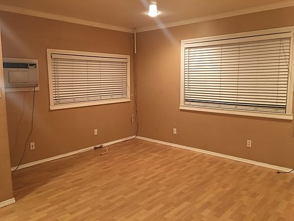 3rd image of 2635 1/2 Iowa Ave