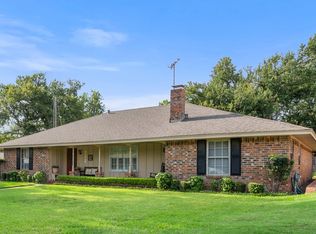 712 Sandlin Dr, Bedford, TX 76021