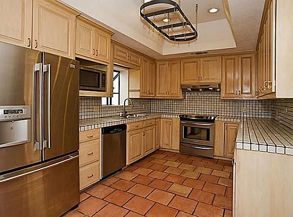 3rd image of 9418 Hunters Creek Dr