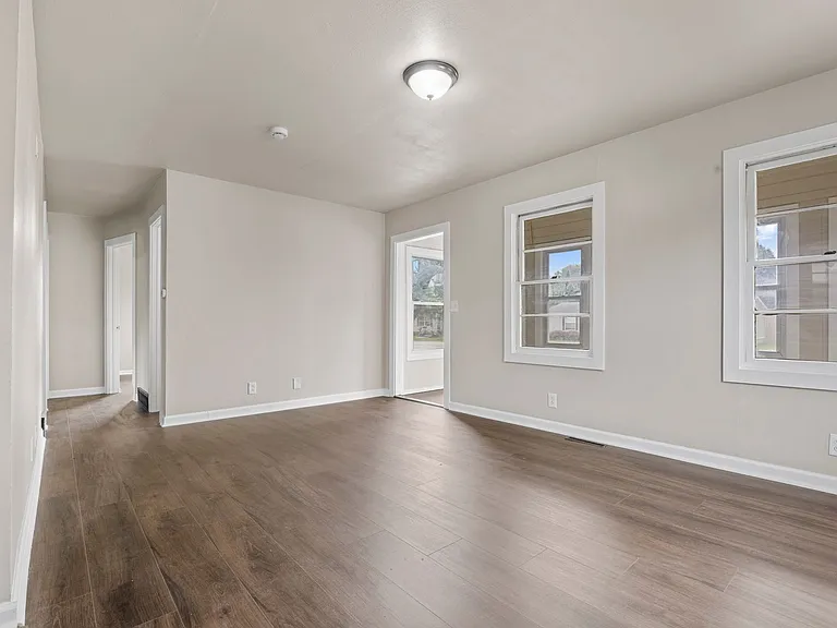 314 Warford St — Photo 8