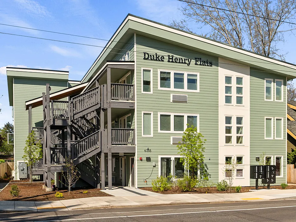 Duke Henry Flats