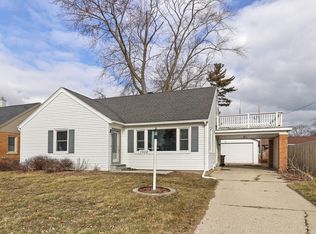 1908 76th St, Kenosha, WI 53143