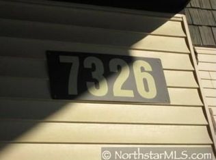 1282 Donegal Dr, Woodbury, MN 55125