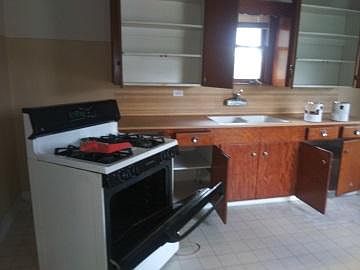 5th image of 906 W Yoakum Ave