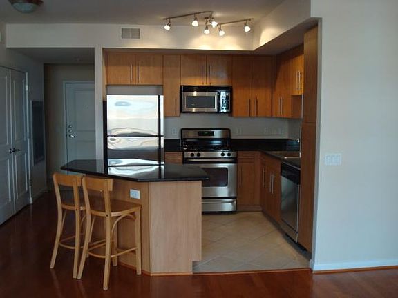2nd image of 1021 N Garfield St APT 705