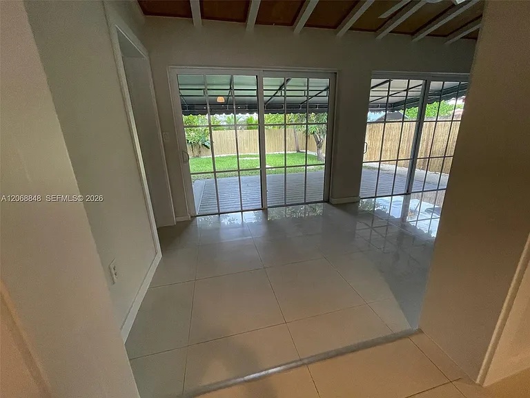 7820 Carlyle Ave — Photo 11