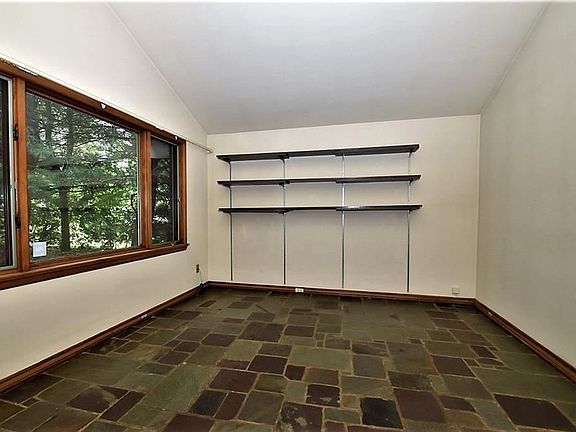 5th image of 34565 Sherwood Dr