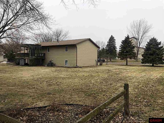 3rd image of 1639 Oakwood Ave