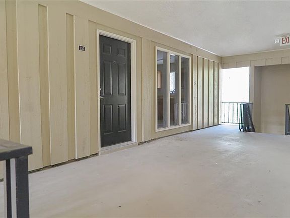 5th image of 507 NW 39th Rd APT 210