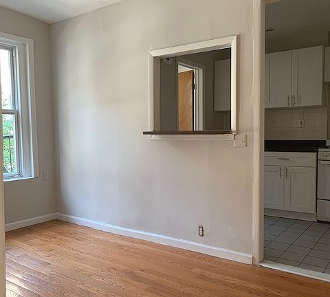 2nd image of 226 Thompson St APT 3