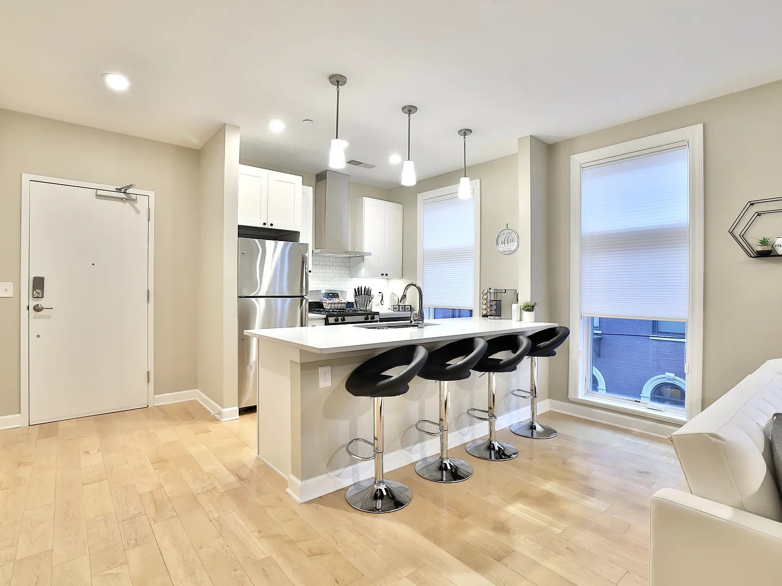 1 bed, 795 sqft, $2,555 — Photo 3