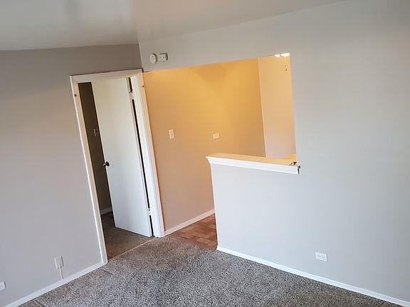 3rd image of 15311 Knox Ave APT 1