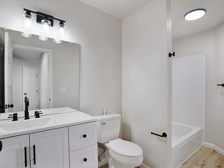 1655 S Riverside Dr — Photo 10