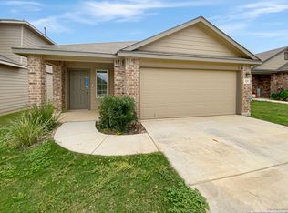 329 Middle Green Loop, Floresville, TX 78114