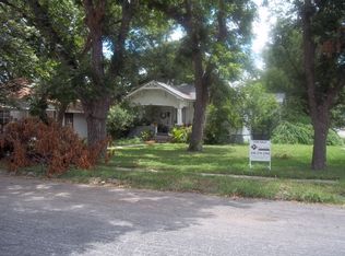 237 W Oak St, Uvalde, TX 78801