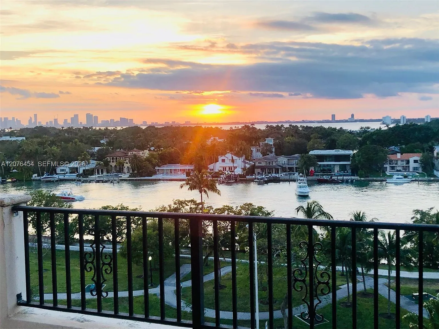 Florida Towers Condo — Photo 1