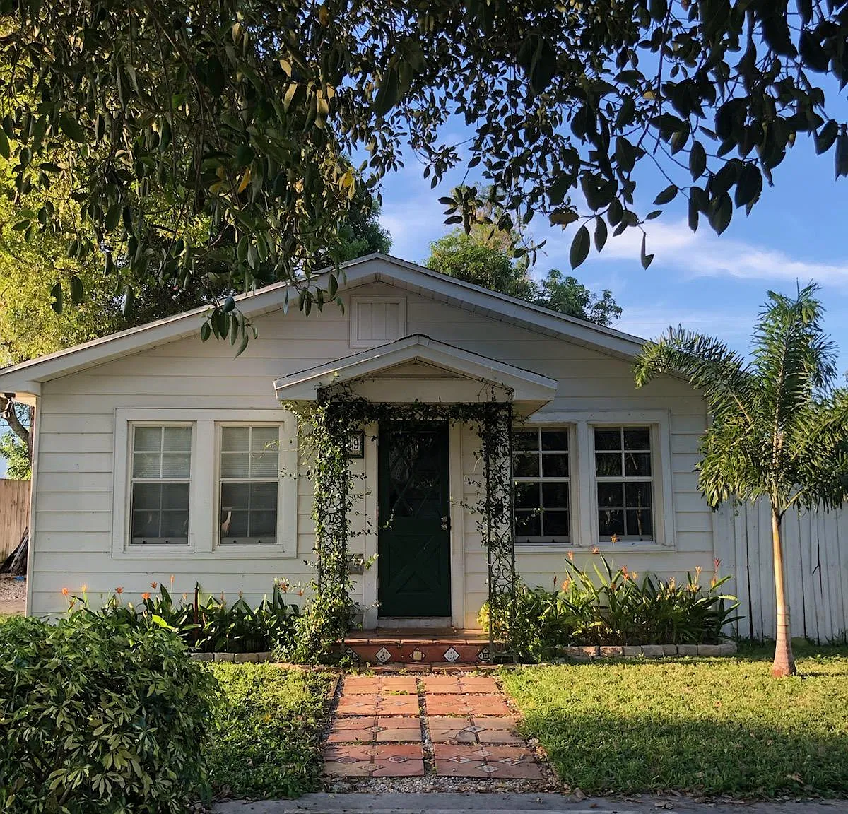 2 bed, 850 sqft, $2,600 — Photo 1