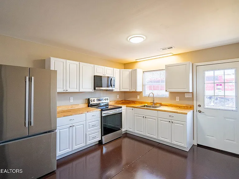 106 E Maire Ave — Photo 8