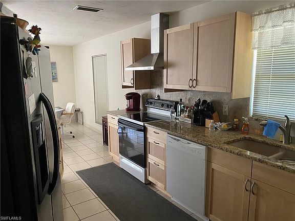 3rd image of 784 106th Ave N