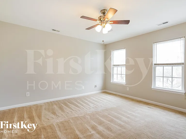 809 Hounds Chase Dr — Photo 10