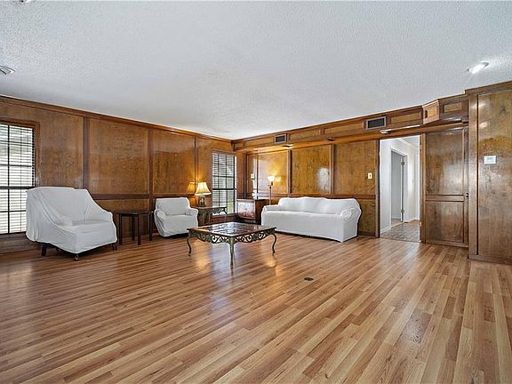 3rd image of 808 Henckley Ave