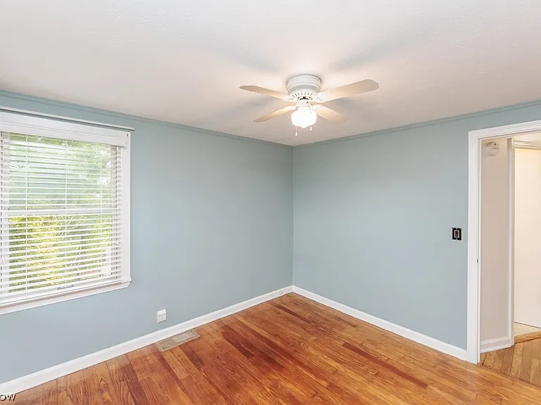 7381 Portage St — Photo 29