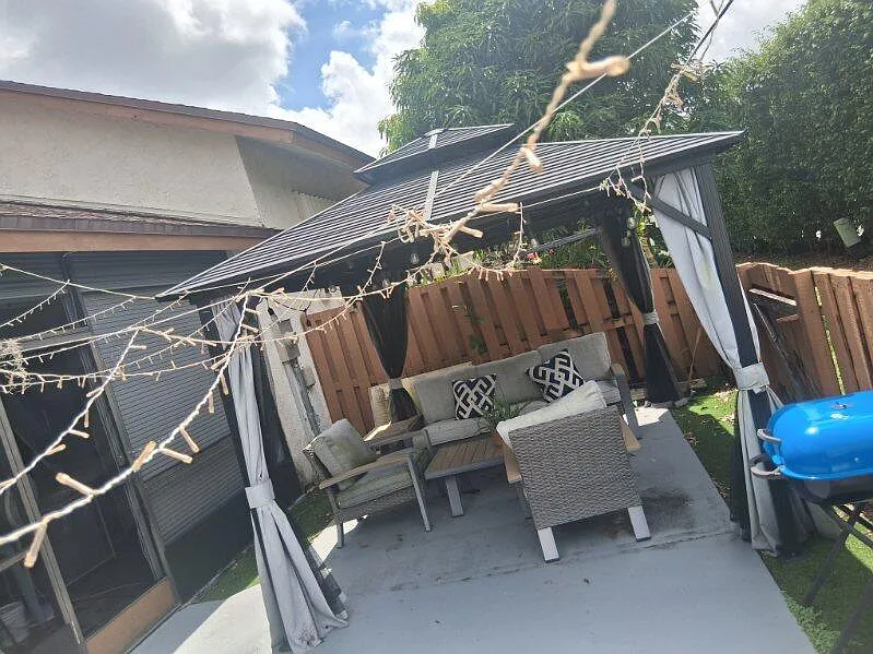 2 bed, 2.0 bath, 1076 sqft, $2,250 — Photo 2