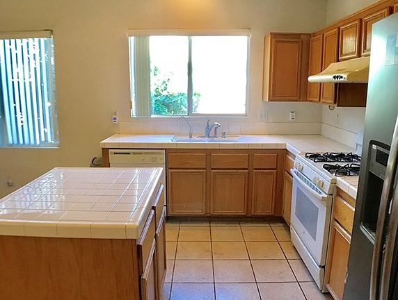 4th image of 30191 Alexander Dr