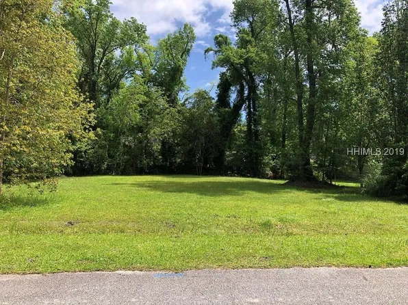 4 Mystic Dr, Hilton Head Island, SC 29926