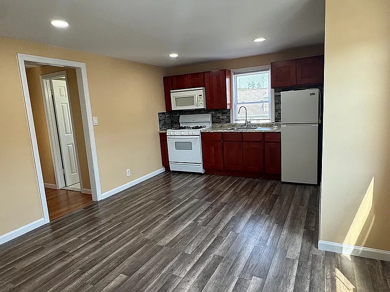172 Nassau Blvd #1L — Photo 2