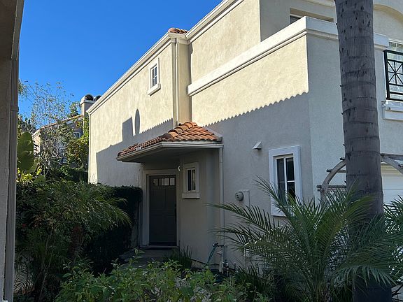 2nd image of 15 Hawaii Dr
