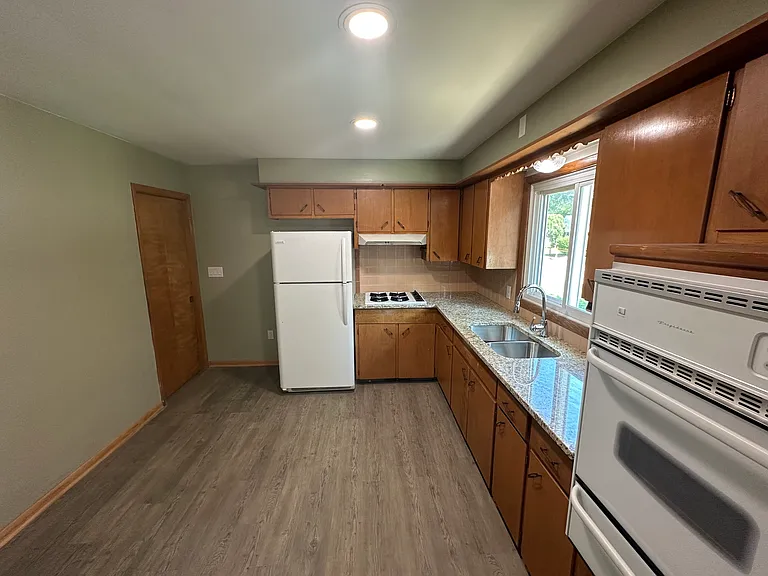 649 E Hopocan Ave — Photo 3