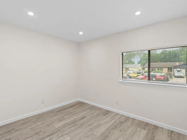2508 Dovemeadow Dr — Photo 9