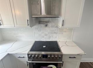 27 Wishbone Ln, Wantagh, NY 11793