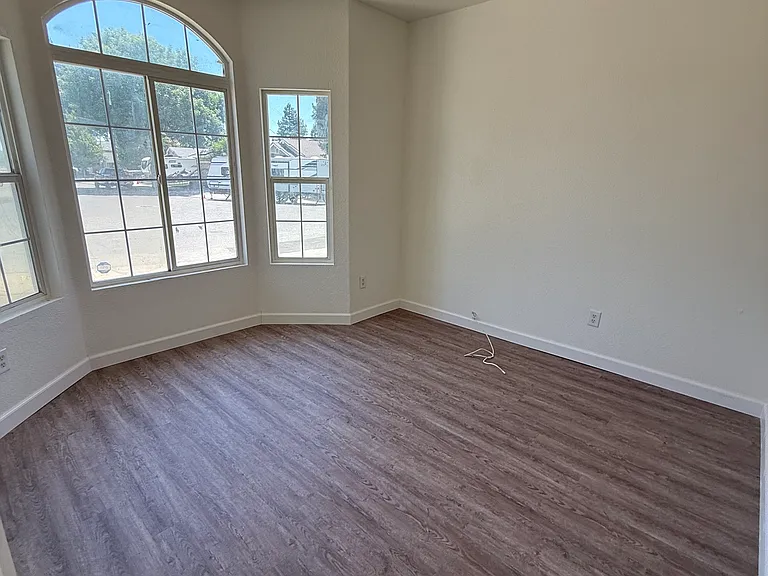 433 Halley Ave — Photo 6