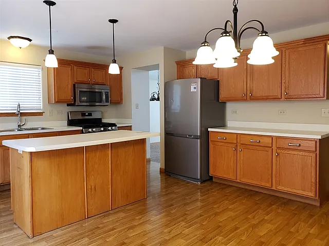1655 Quinn Dr — Photo 3