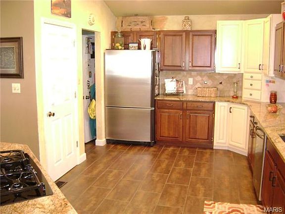 3rd image of 1601 Summerpoint Dr