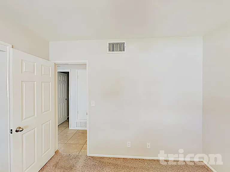 667 W Ivanhoe St — Photo 22