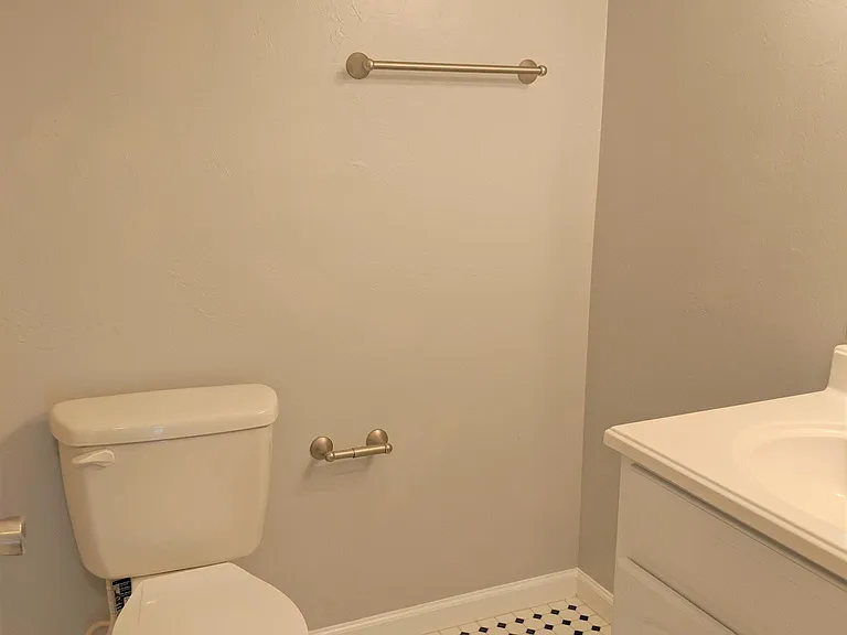 910 W Hill St — Photo 25