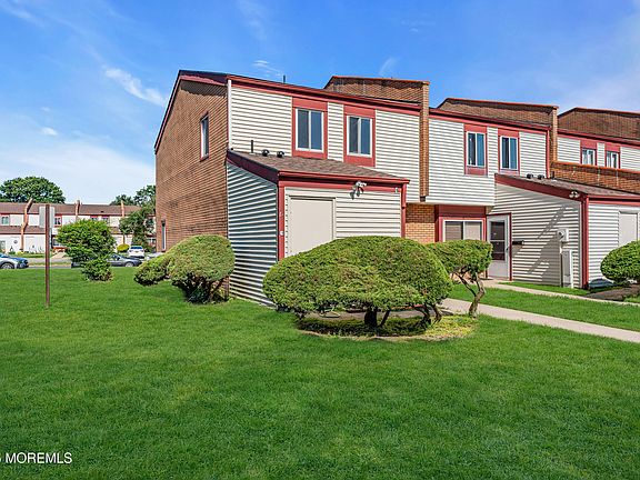 2nd image of 10 Foxwood Ct #93